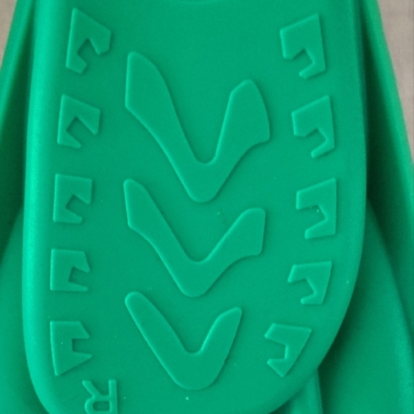 Green Swim Fins with Mesh Bag - Picture 4 of 5